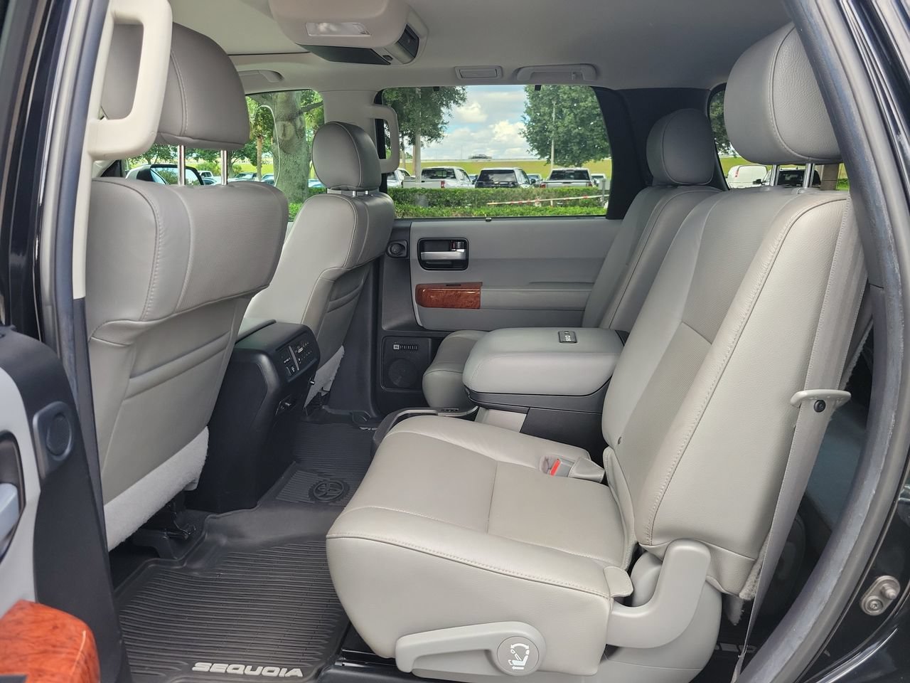 Used 2021 Toyota Sequoia Platinum AWD/4WD image 9