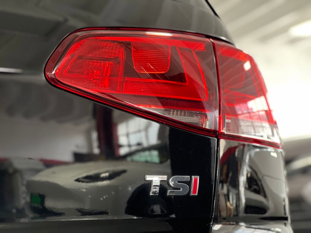 Used 2015 Volkswagen Golf S image 10