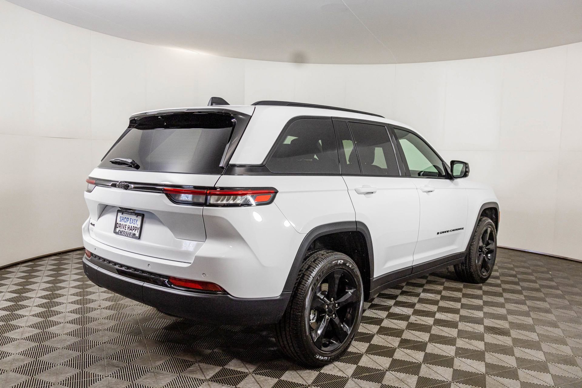 New 2025 Jeep Grand Cherokee Laredo image 8