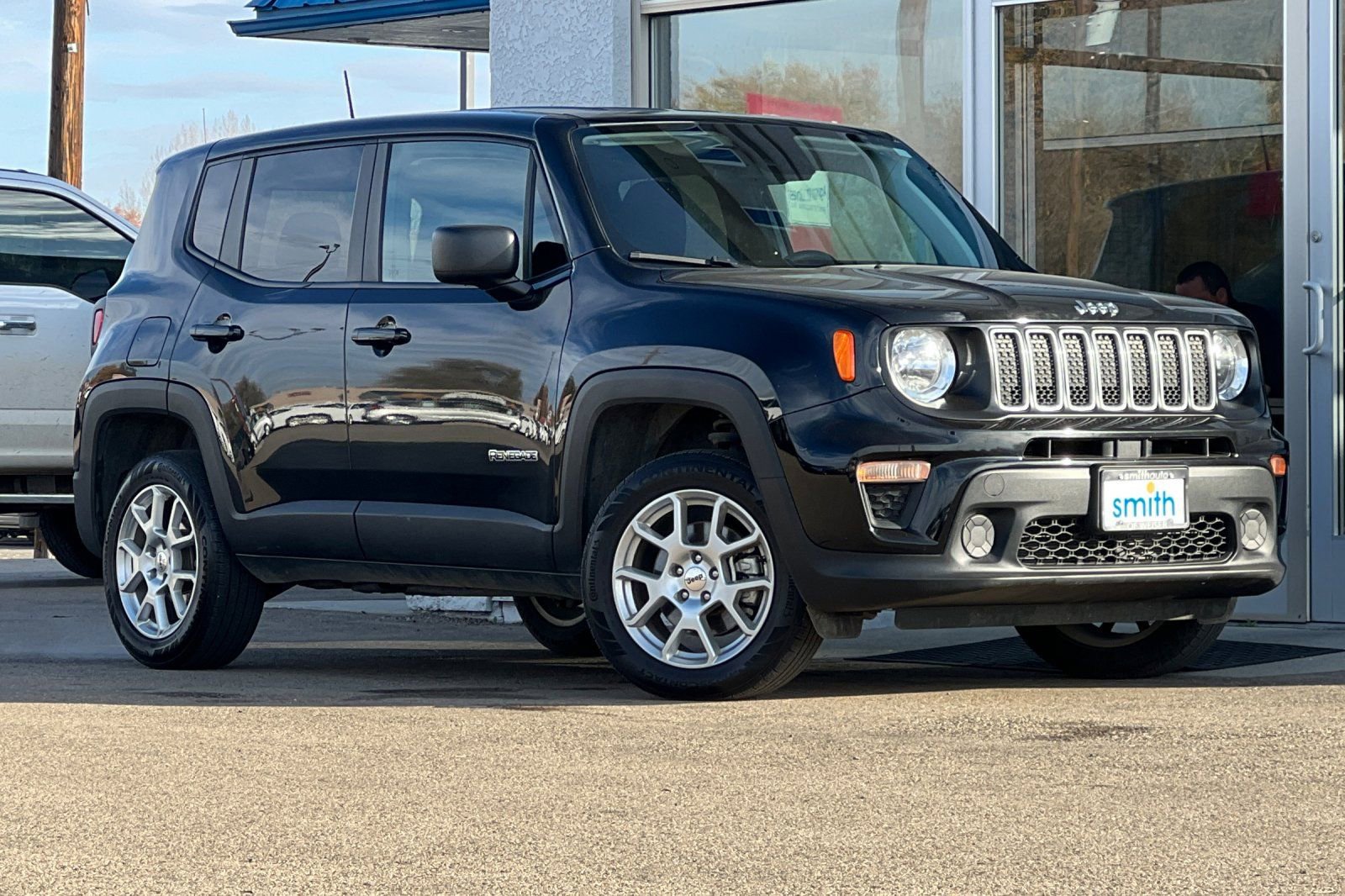 Used 2023 Jeep Renegade Latitude image 2
