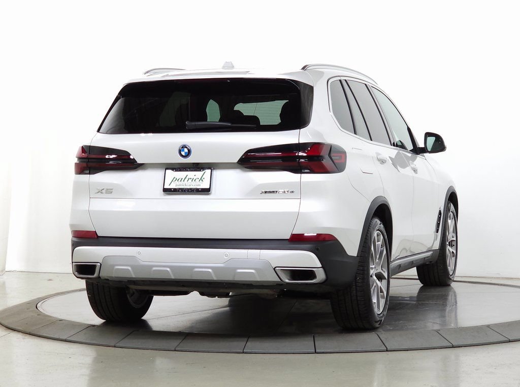 Used 2025 BMW X5 xDrive50e w/ Parking Assistance Package AWD/4WD image 11