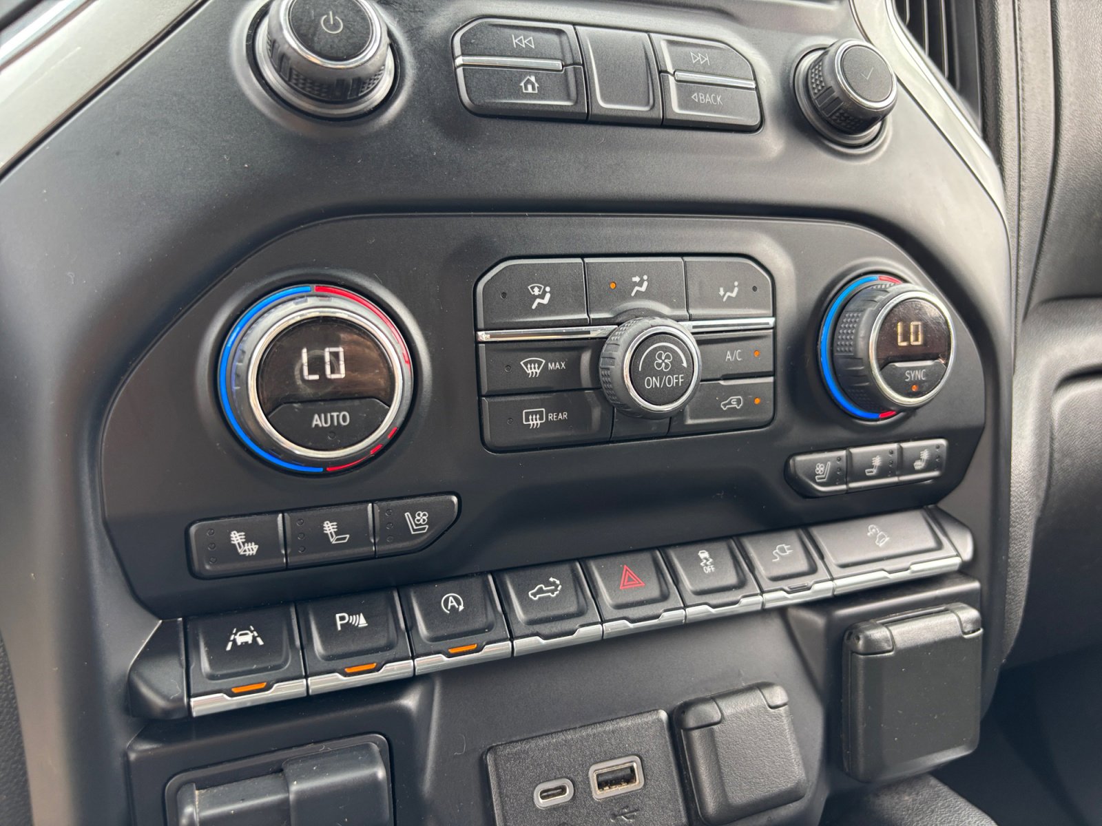 Used 2019 Chevrolet Silverado 1500 LTZ w/ LTZ Texas Edition AWD/4WD image 30