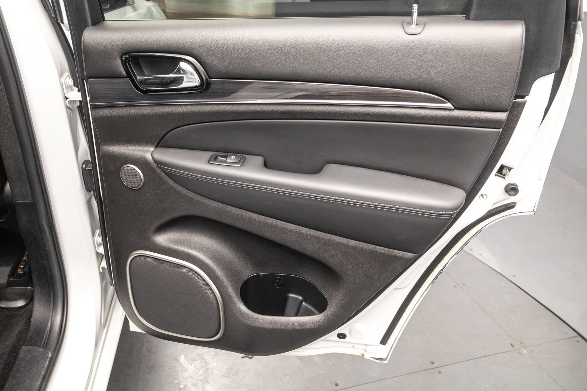 Used 2019 Jeep Grand Cherokee Overland AWD/4WD image 33