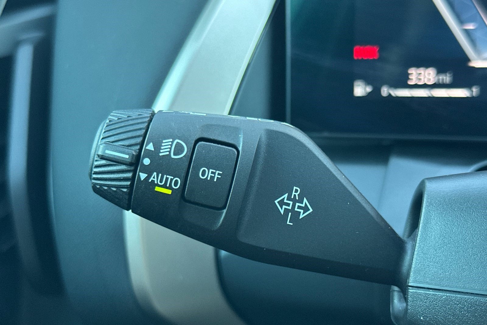 Used 2025 BMW X3 xDrive30i w/ Premium Package image 32