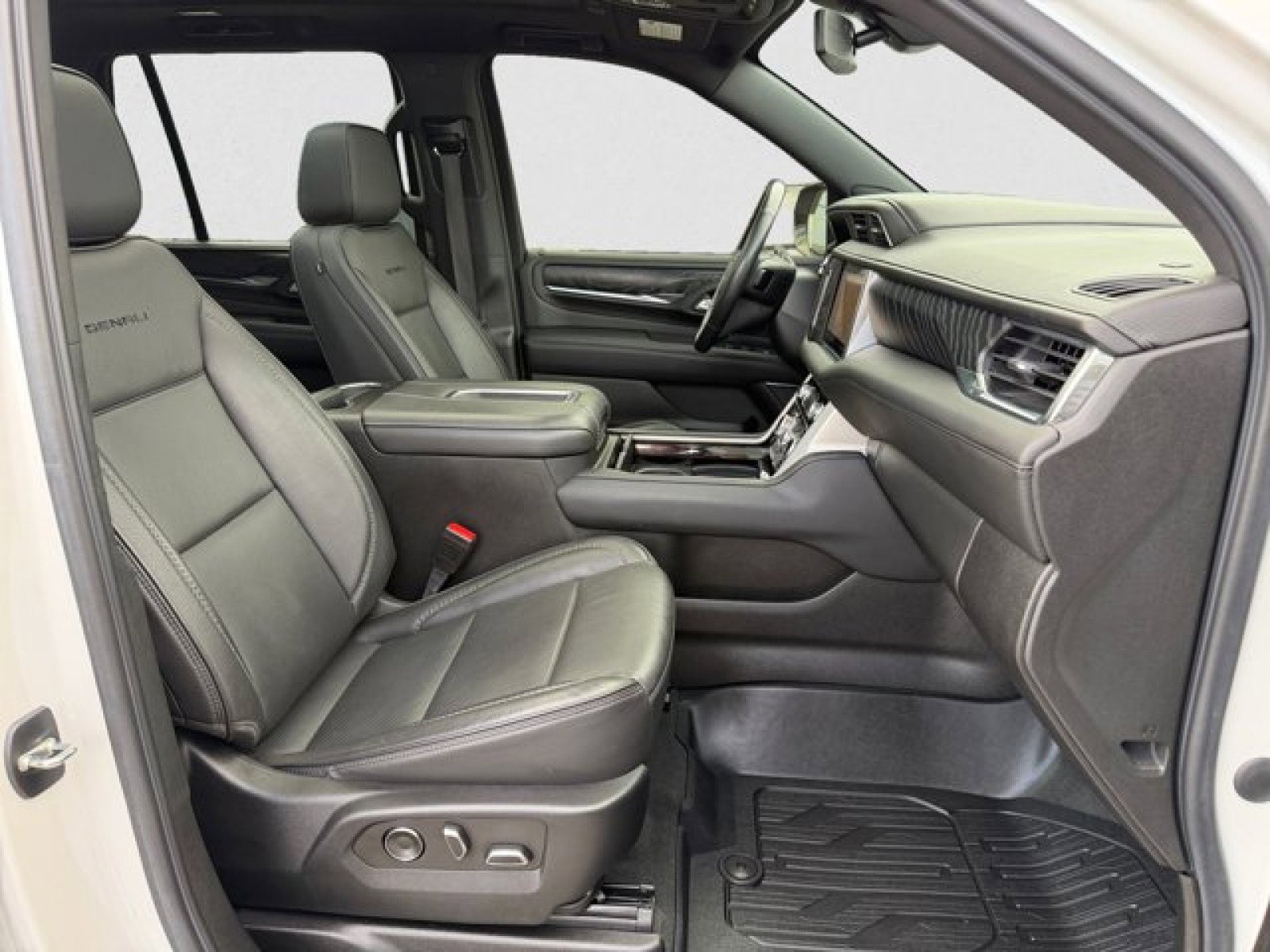 Used 2021 GMC Yukon Denali w/ LPO, Illumination Package AWD/4WD image 21