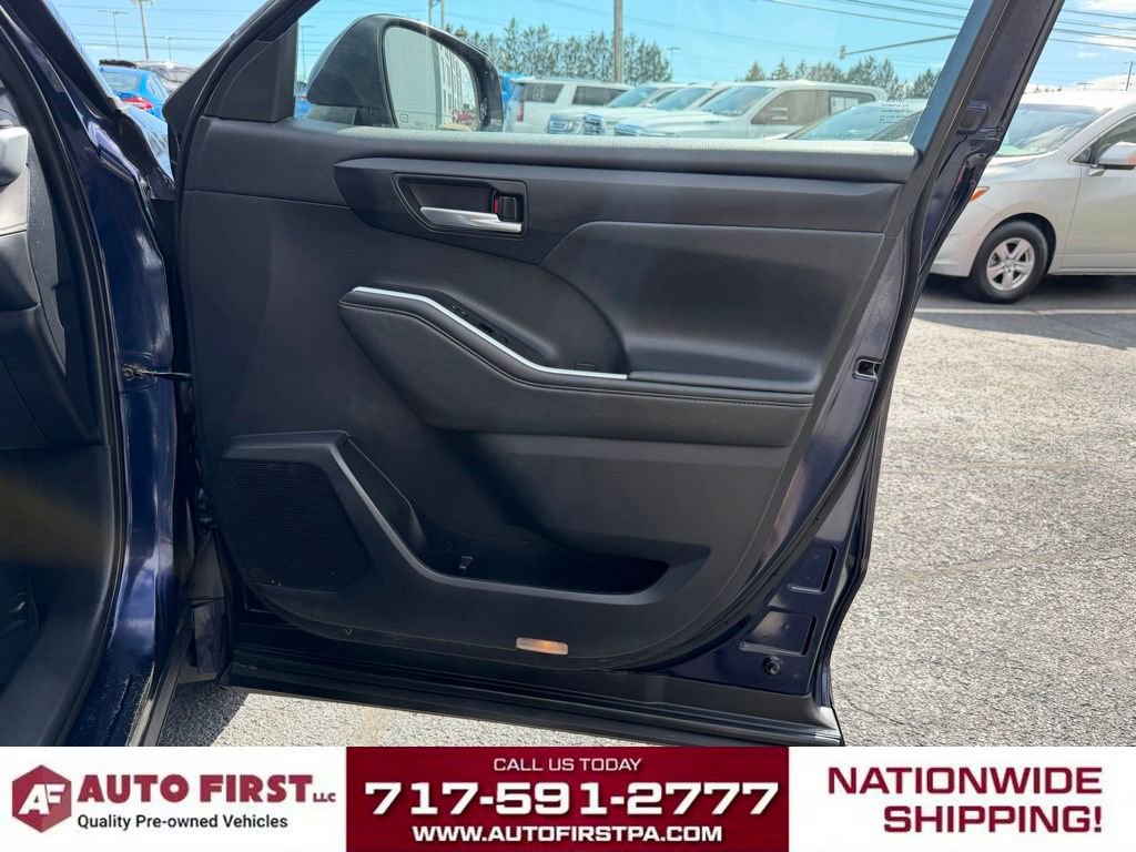 Used 2021 Toyota Highlander XLE AWD/4WD image 16