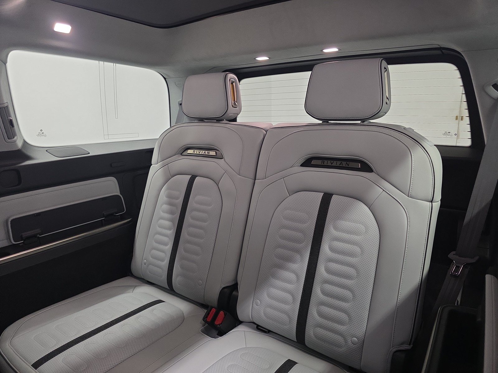 Used 2024 Rivian R1S Adventure AWD/4WD image 22