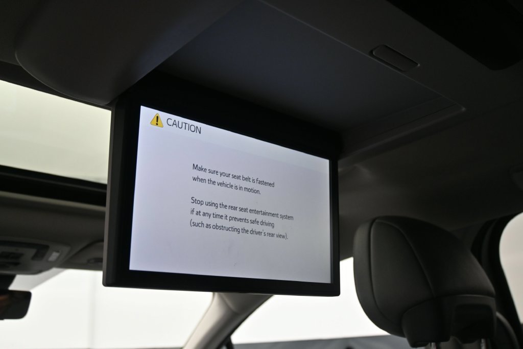 Used 2024 Toyota Sienna Limited AWD/4WD image 19