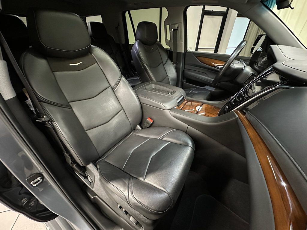 Used 2020 Cadillac Escalade Luxury image 19
