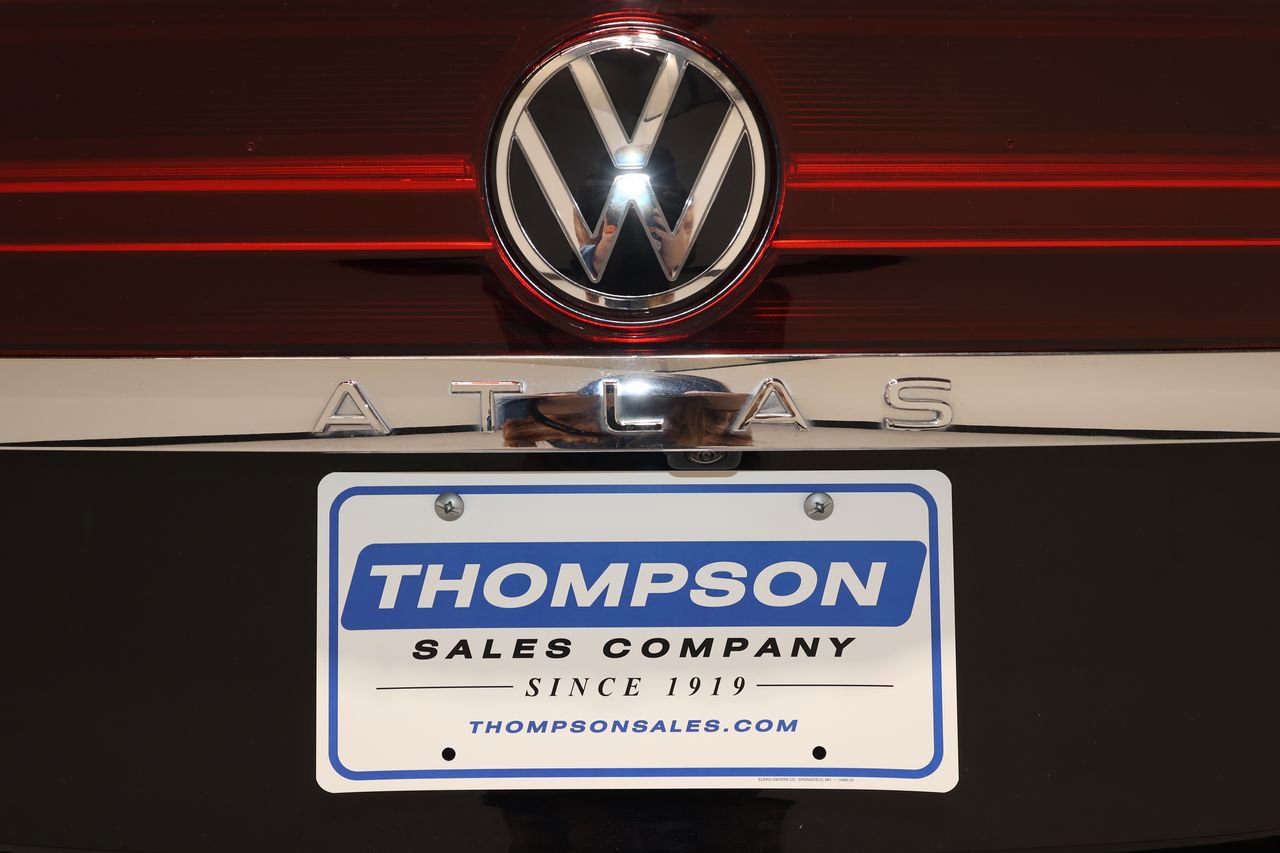 Used 2025 Volkswagen Atlas SE image 36