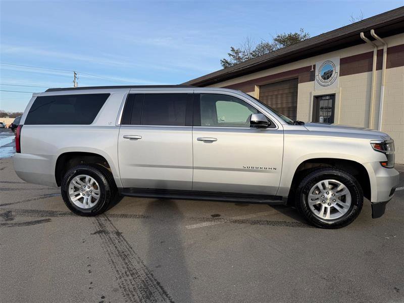 Used 2019 Chevrolet Suburban LT image 7