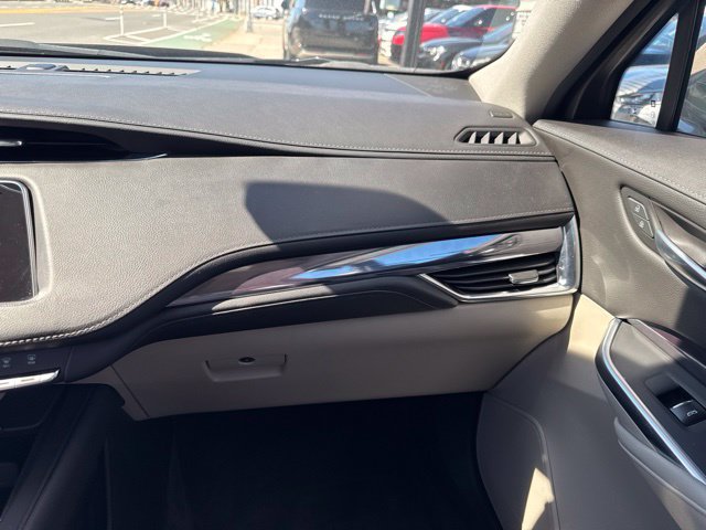 Used 2022 Cadillac XT4 Luxury w/ Cold Weather Package AWD/4WD image 19