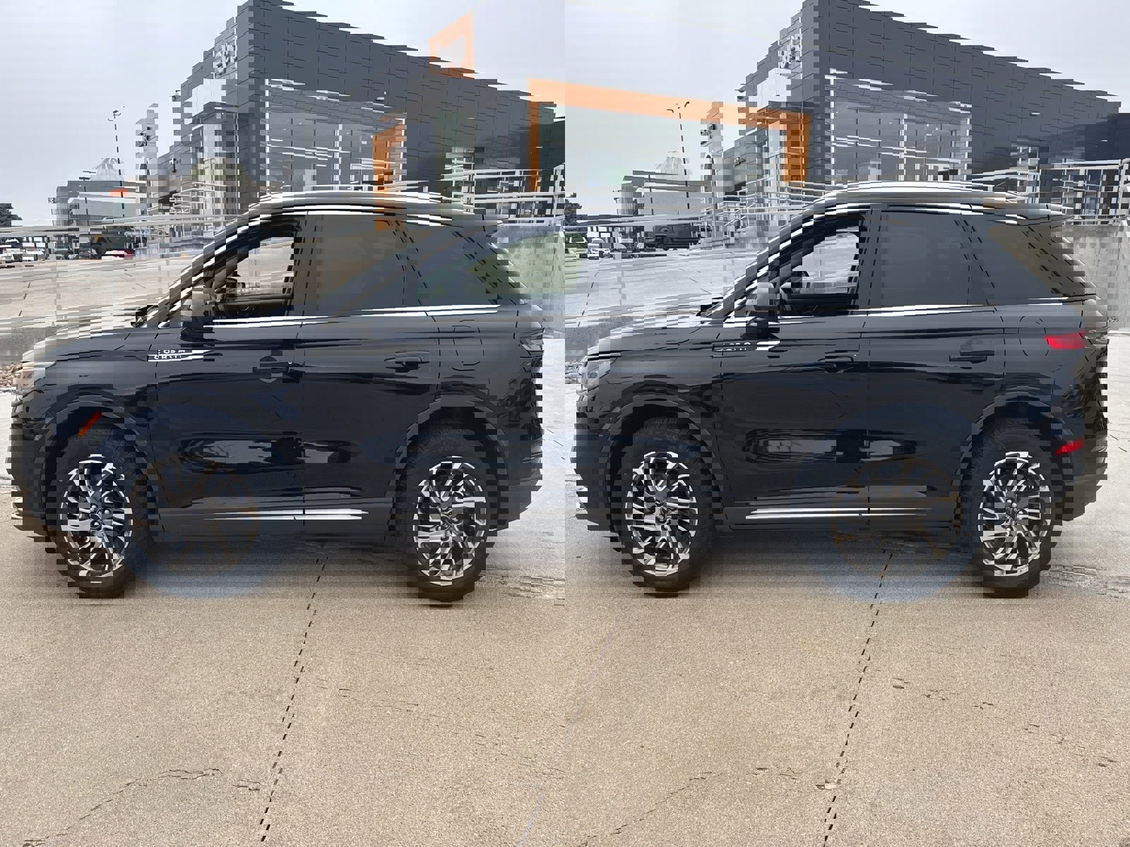 Used 2022 Lincoln Corsair AWD w/ Equipment Group 101A image 2