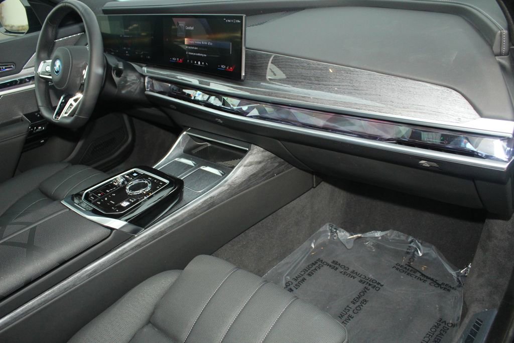 Used 2025 BMW i7 xDrive60 AWD/4WD image 26