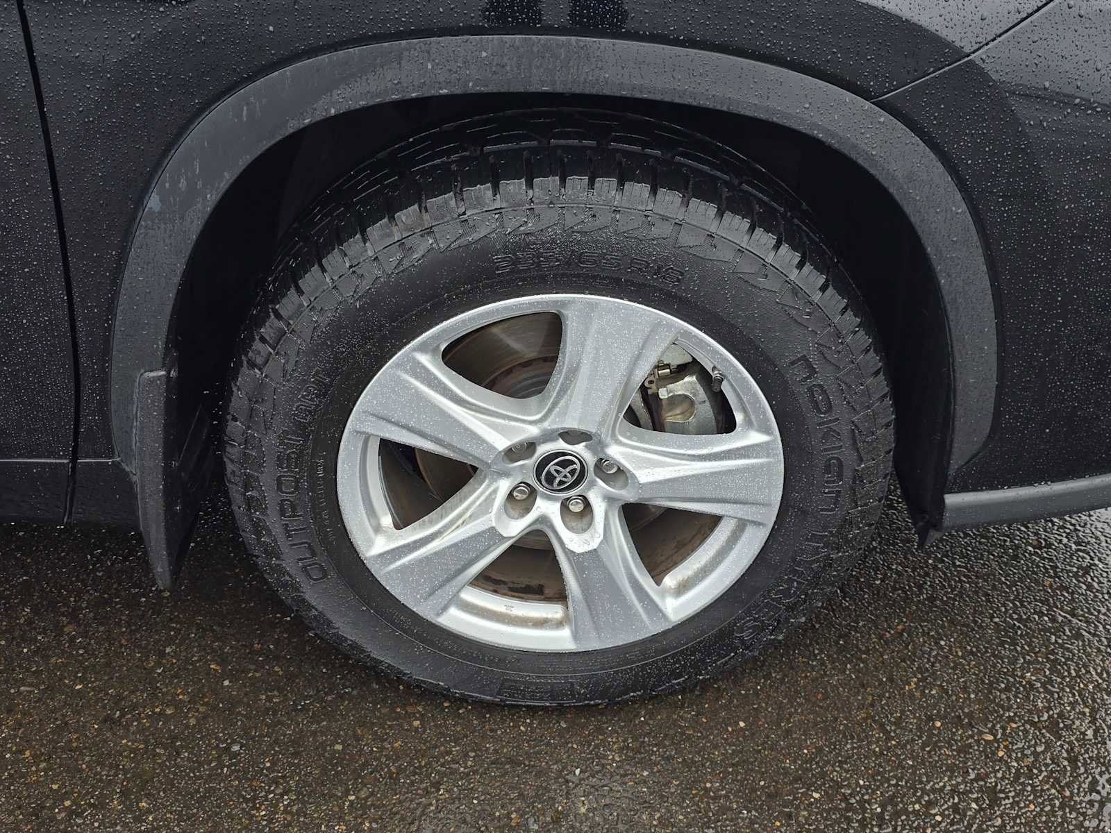 Used 2023 Toyota Highlander LE AWD/4WD image 11