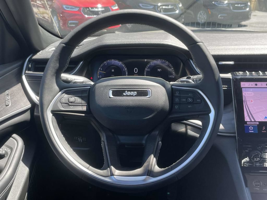 Certified 2025 Jeep Grand Cherokee Limited AWD/4WD image 24