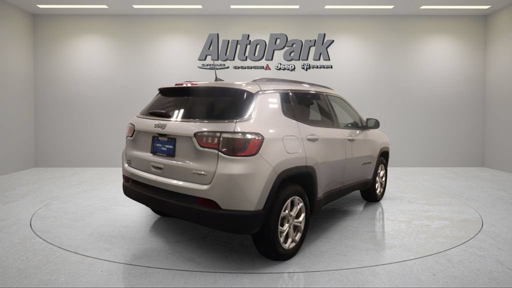 Used 2024 Jeep Compass Latitude AWD/4WD image 7