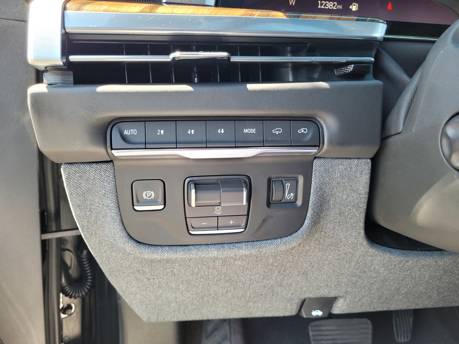 Certified 2025 Cadillac Escalade Sport Platinum AWD/4WD image 24