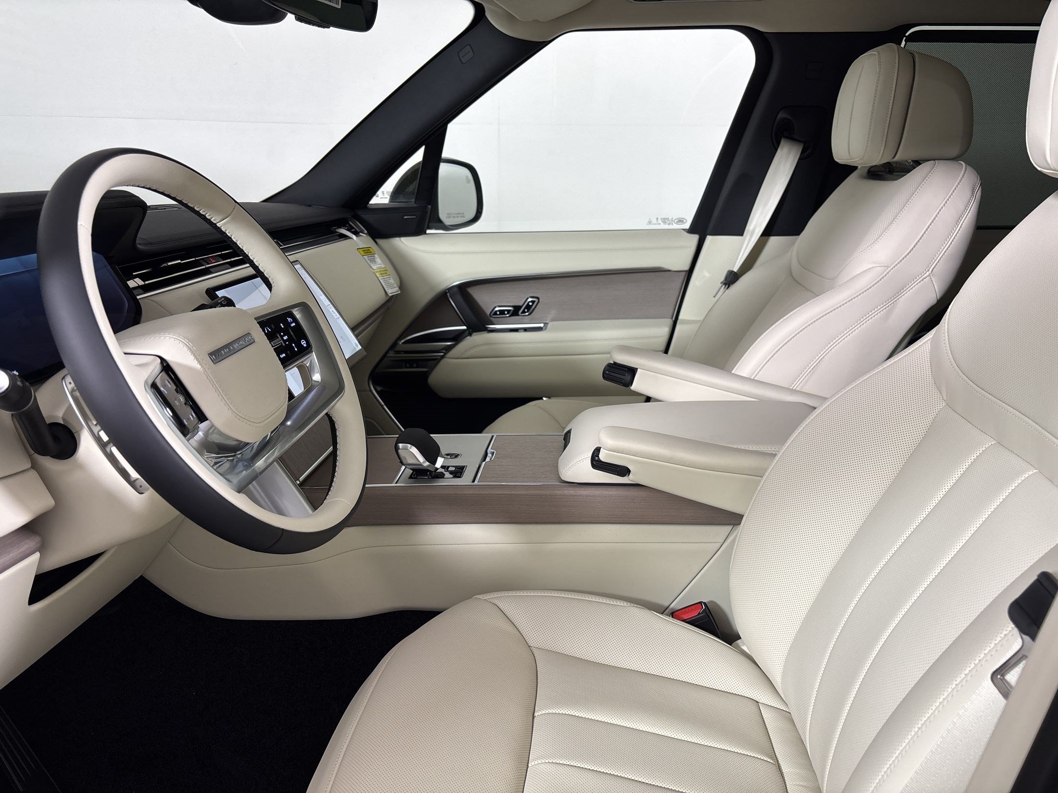New 2026 Land Rover Range Rover Long Wheelbase SE AWD/4WD image 5