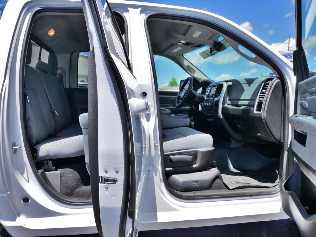 Used 2019 RAM 1500 Classic SLT w/ Protection Group AWD/4WD image 10