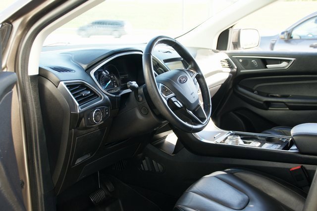 Used 2019 Ford Edge Titanium image 15