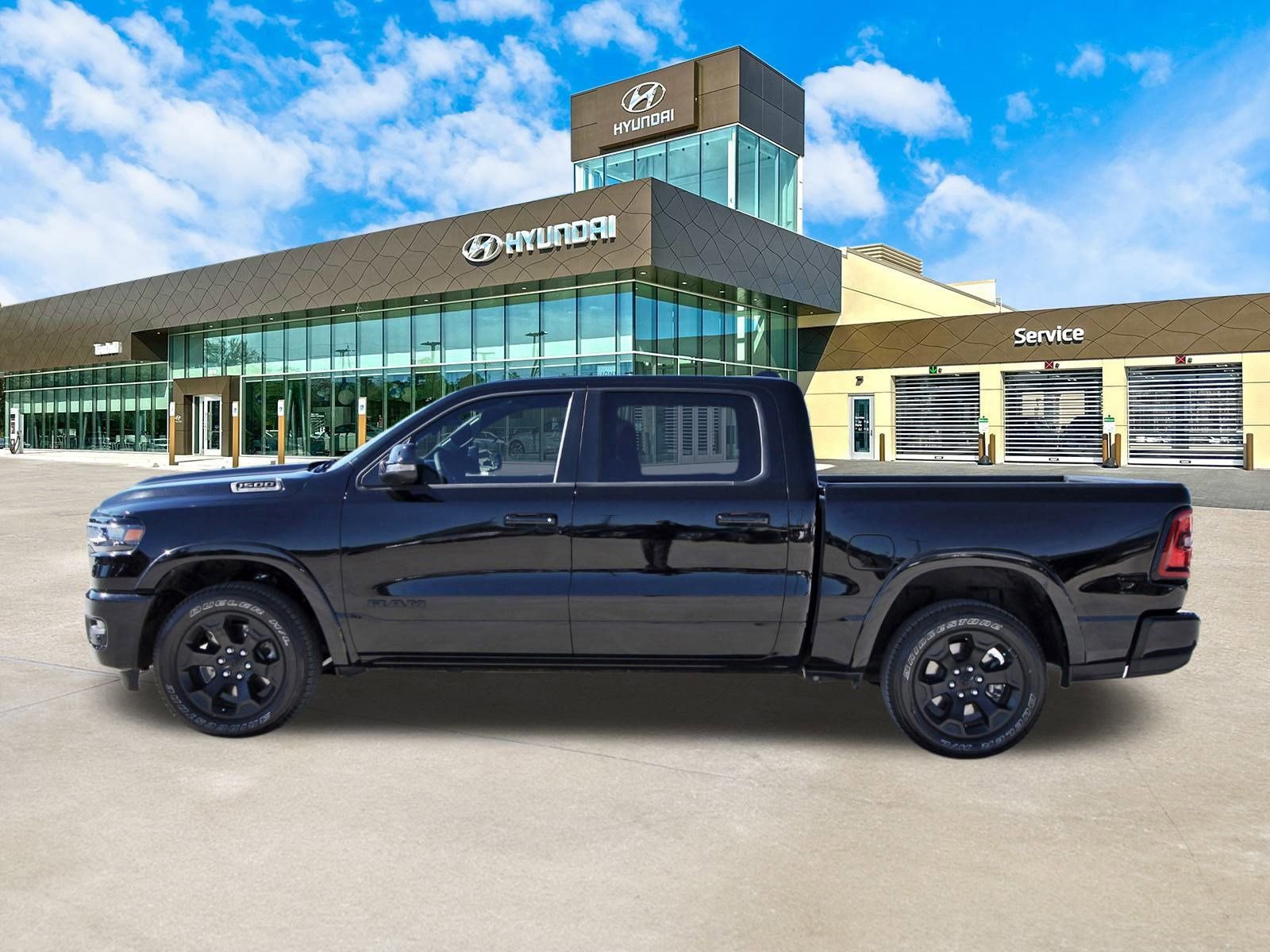 Used 2025 RAM 1500 Lone Star image 9