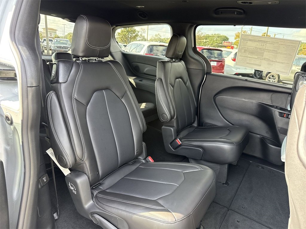New 2026 Chrysler Pacifica Select image 25