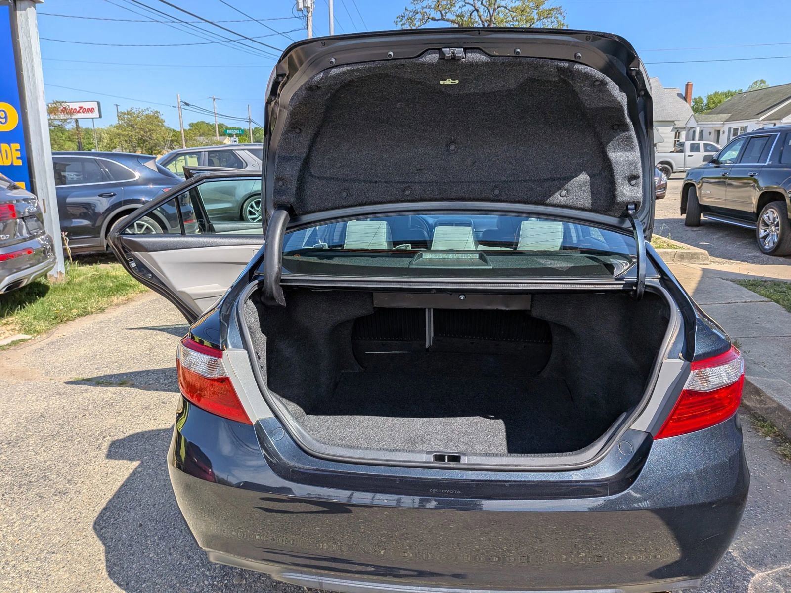 Used 2015 Toyota Camry SE FWD image 25