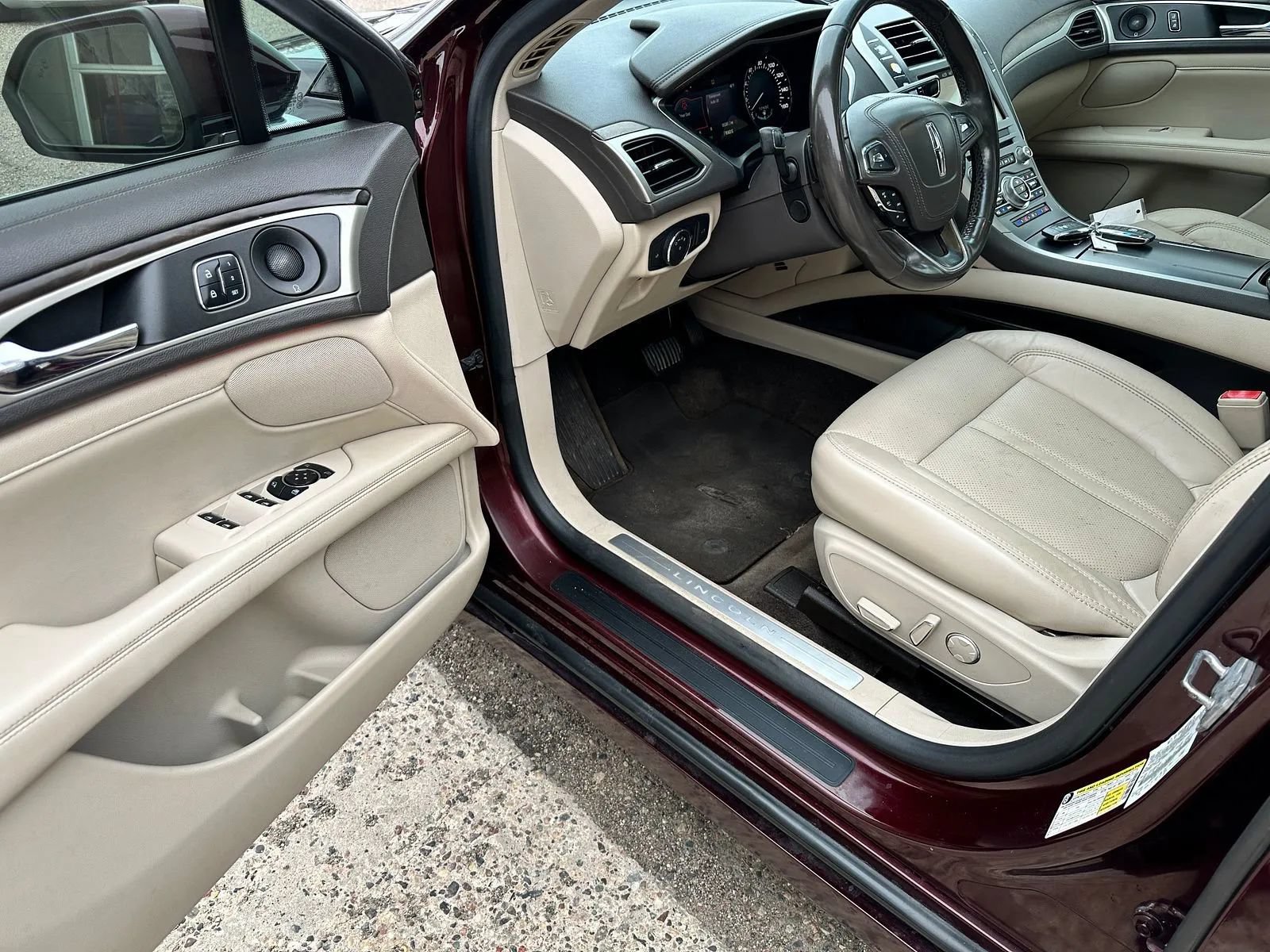 Used 2018 Lincoln MKZ Reserve w/ Climate Package AWD/4WD image 9