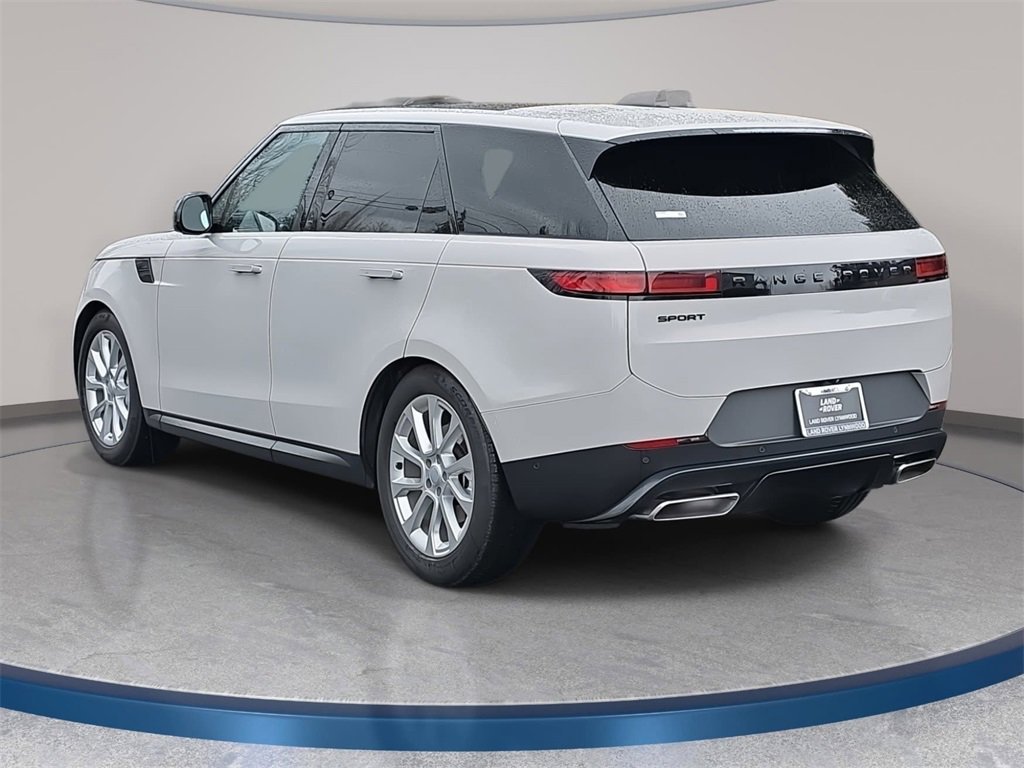 Used 2025 Land Rover Range Rover Sport SE image 8