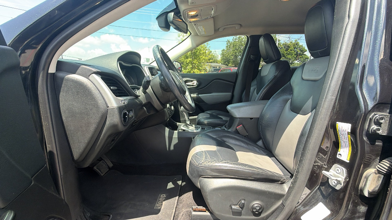Used 2014 Jeep Cherokee Limited FWD image 11