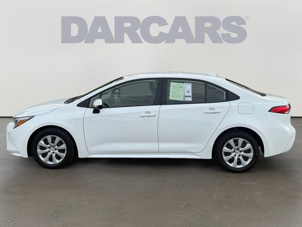 Used 2025 Toyota Corolla LE FWD image 4