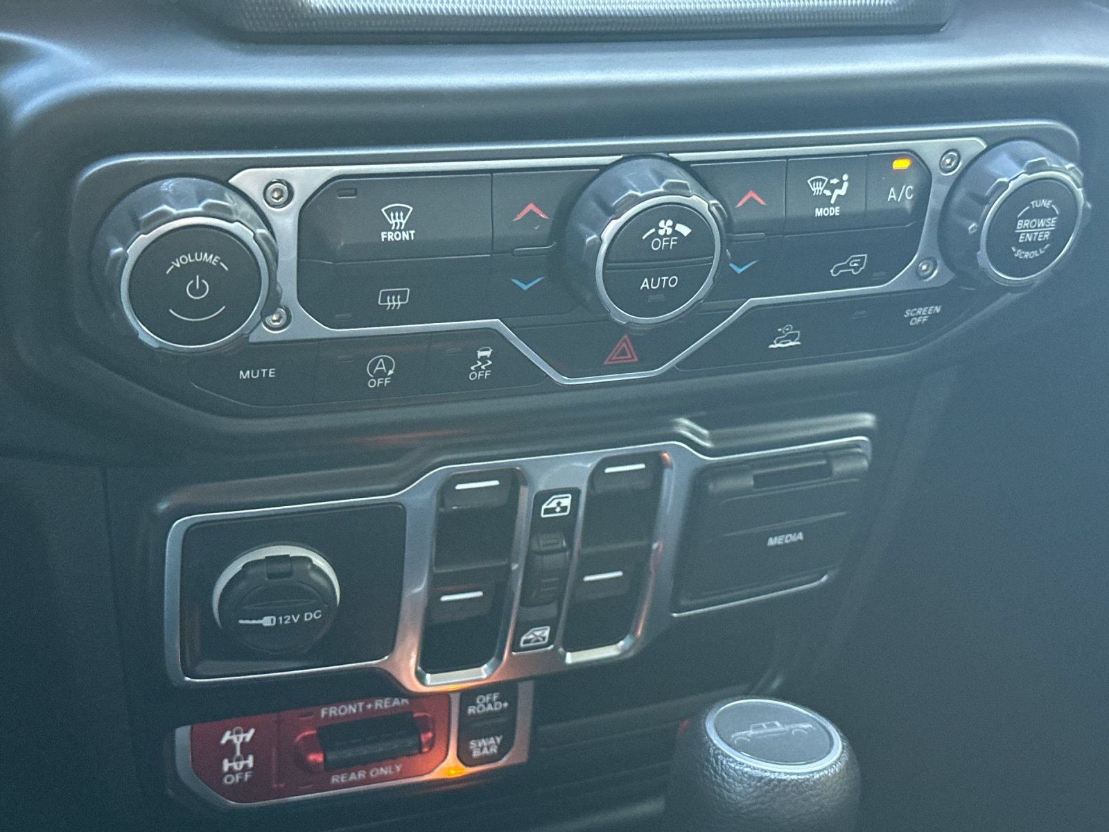 Used 2021 Jeep Gladiator Rubicon AWD/4WD image 24