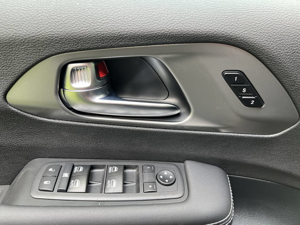 New 2026 Chrysler Pacifica Select FWD image 16