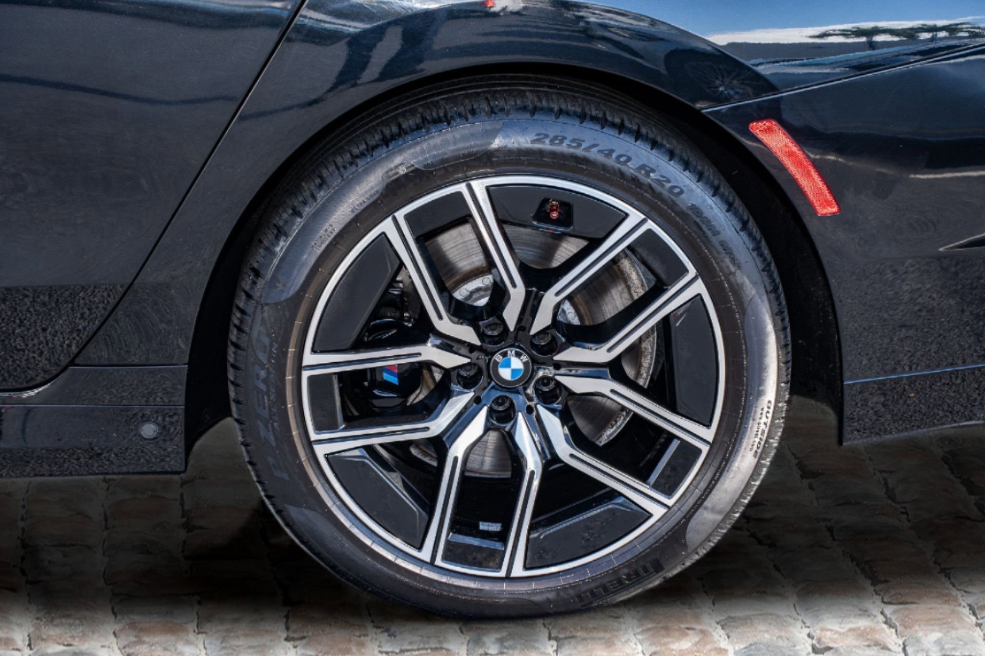 Used 2023 BMW 740i w/ Executive Package image 39