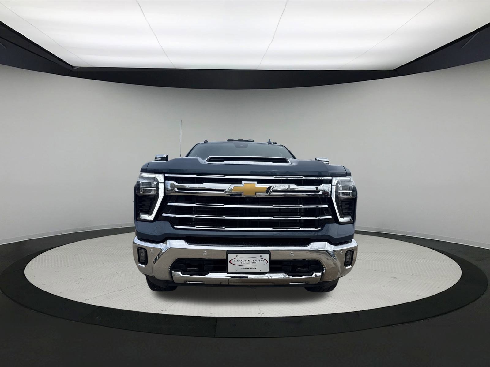 Used 2024 Chevrolet Silverado 3500 LTZ w/ LTZ Premium Package image 2