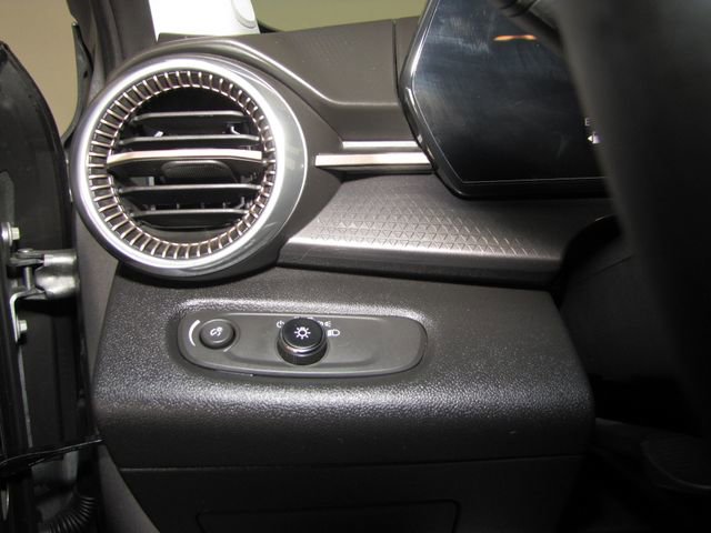 Used 2025 Chevrolet Trax ACTIV w/ Driver Confidence Package image 8