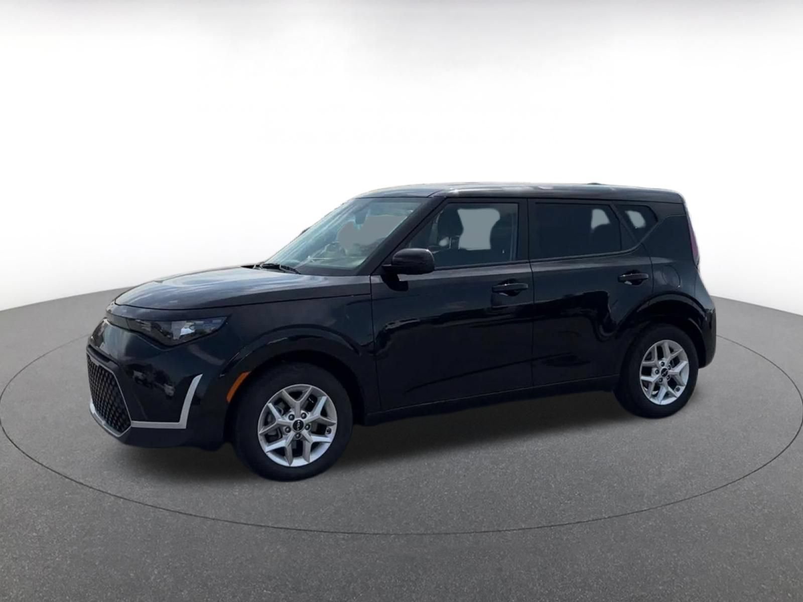 Used 2025 Kia Soul LX w/ LX Technology Package FWD image 7