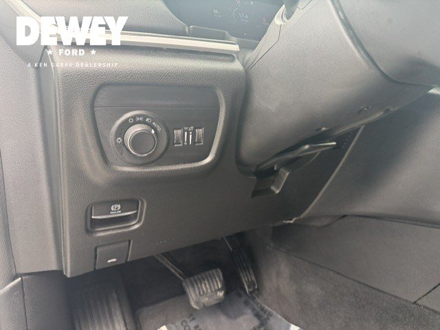 Used 2022 Jeep Grand Cherokee Altitude AWD/4WD image 13