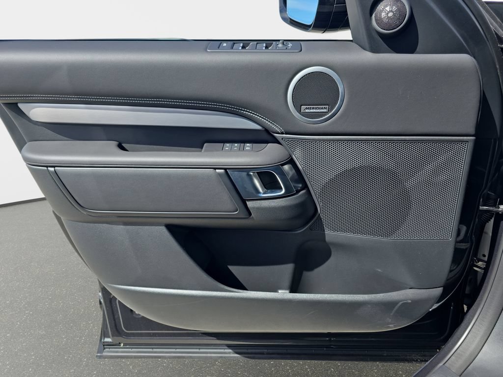 New 2026 Land Rover Discovery Limited Edition AWD/4WD image 29