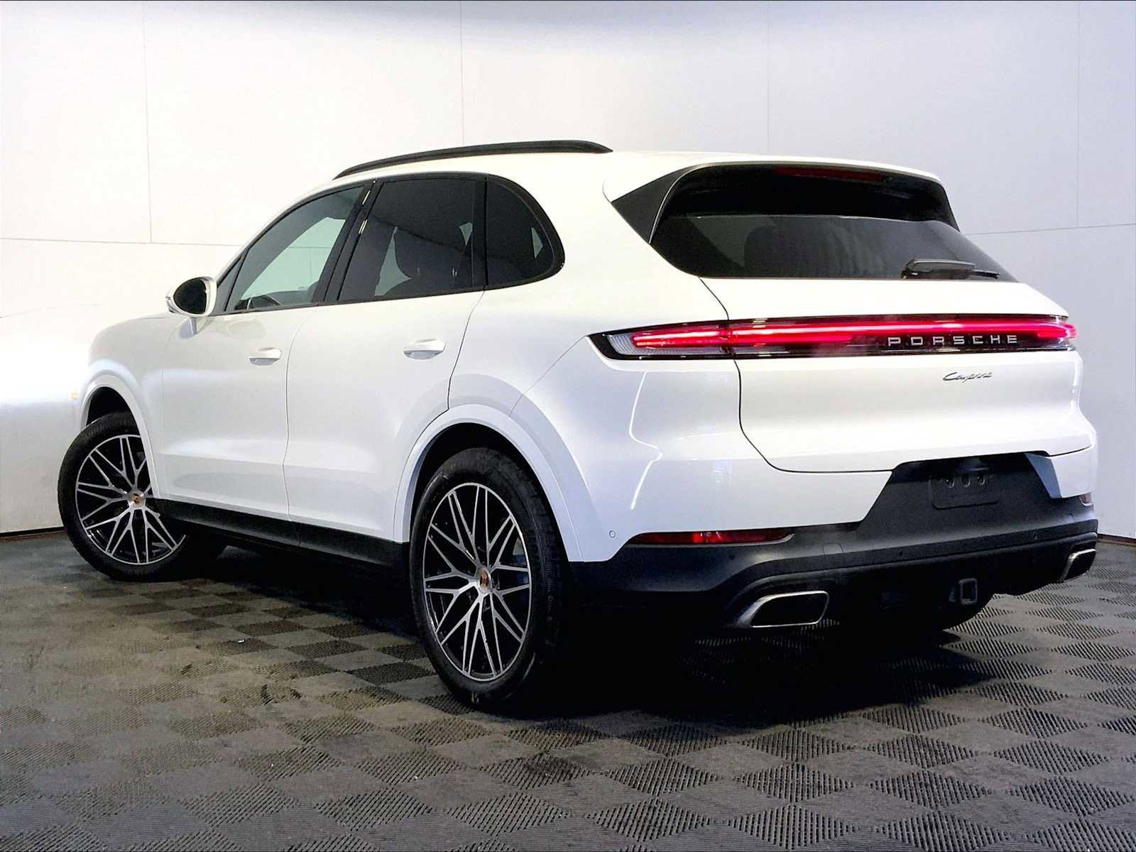 Certified 2025 Porsche Cayenne image 3