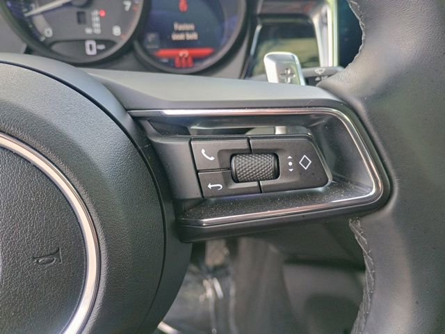 Used 2025 Porsche Macan AWD/4WD image 29
