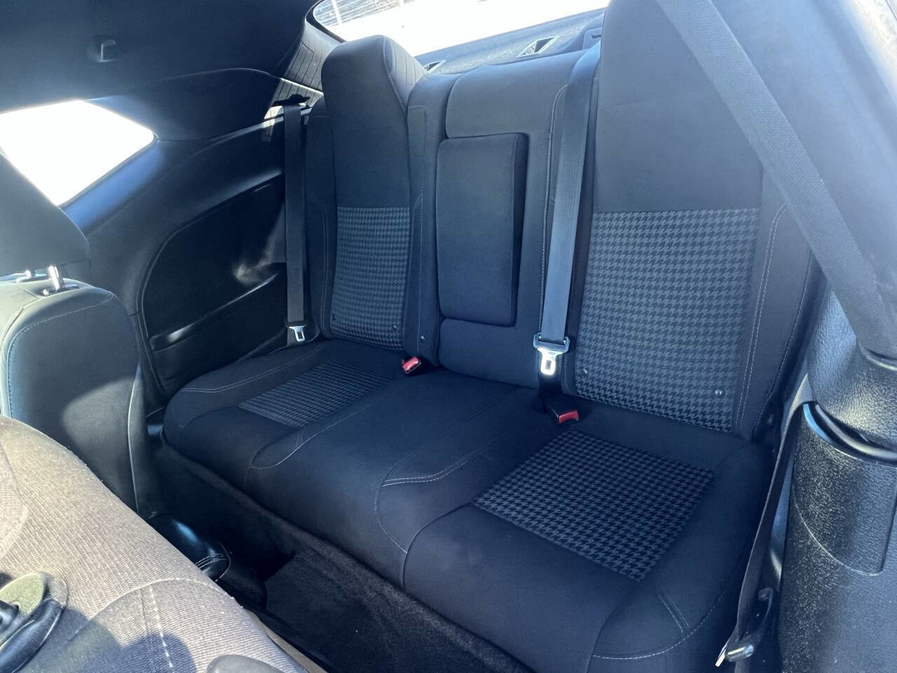 Used 2018 Dodge Challenger SXT image 31