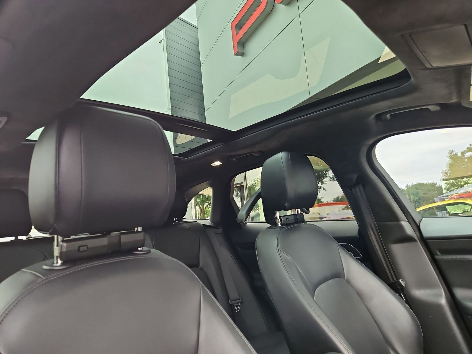 Used 2020 Jaguar F-PACE Premium AWD/4WD image 27