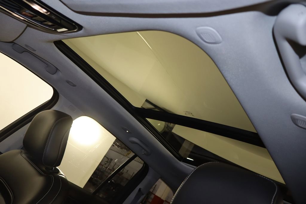 Used 2023 Jeep Grand Cherokee Limited AWD/4WD image 24