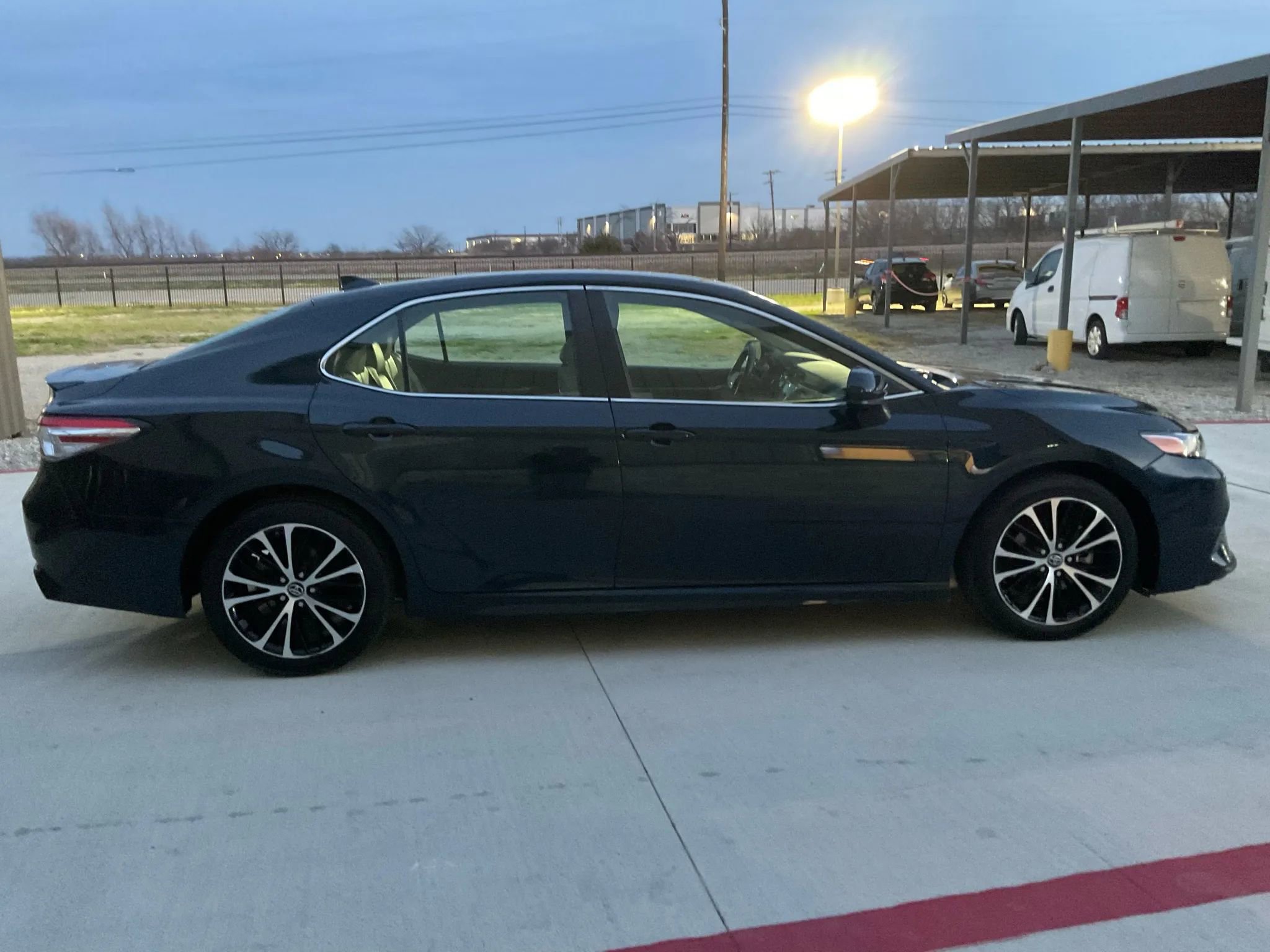 Used 2019 Toyota Camry SE image 11