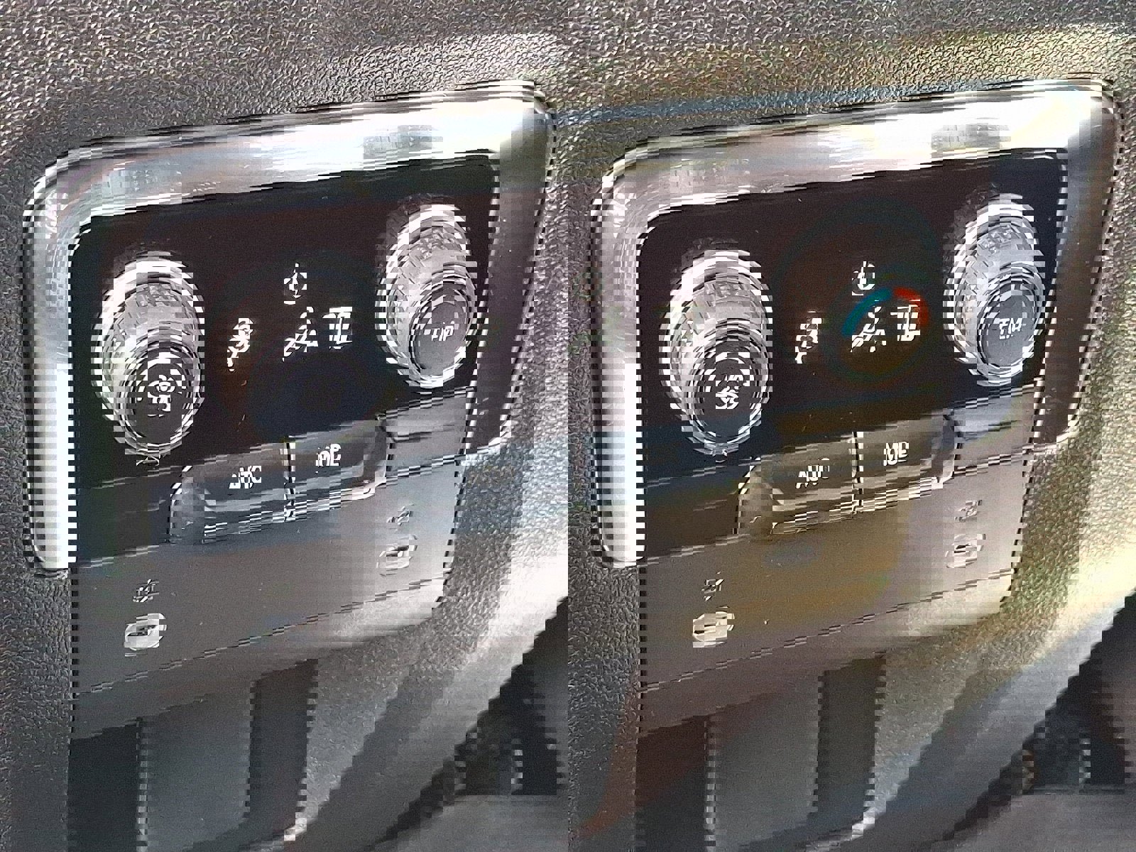 Used 2024 Chevrolet Suburban LS image 12