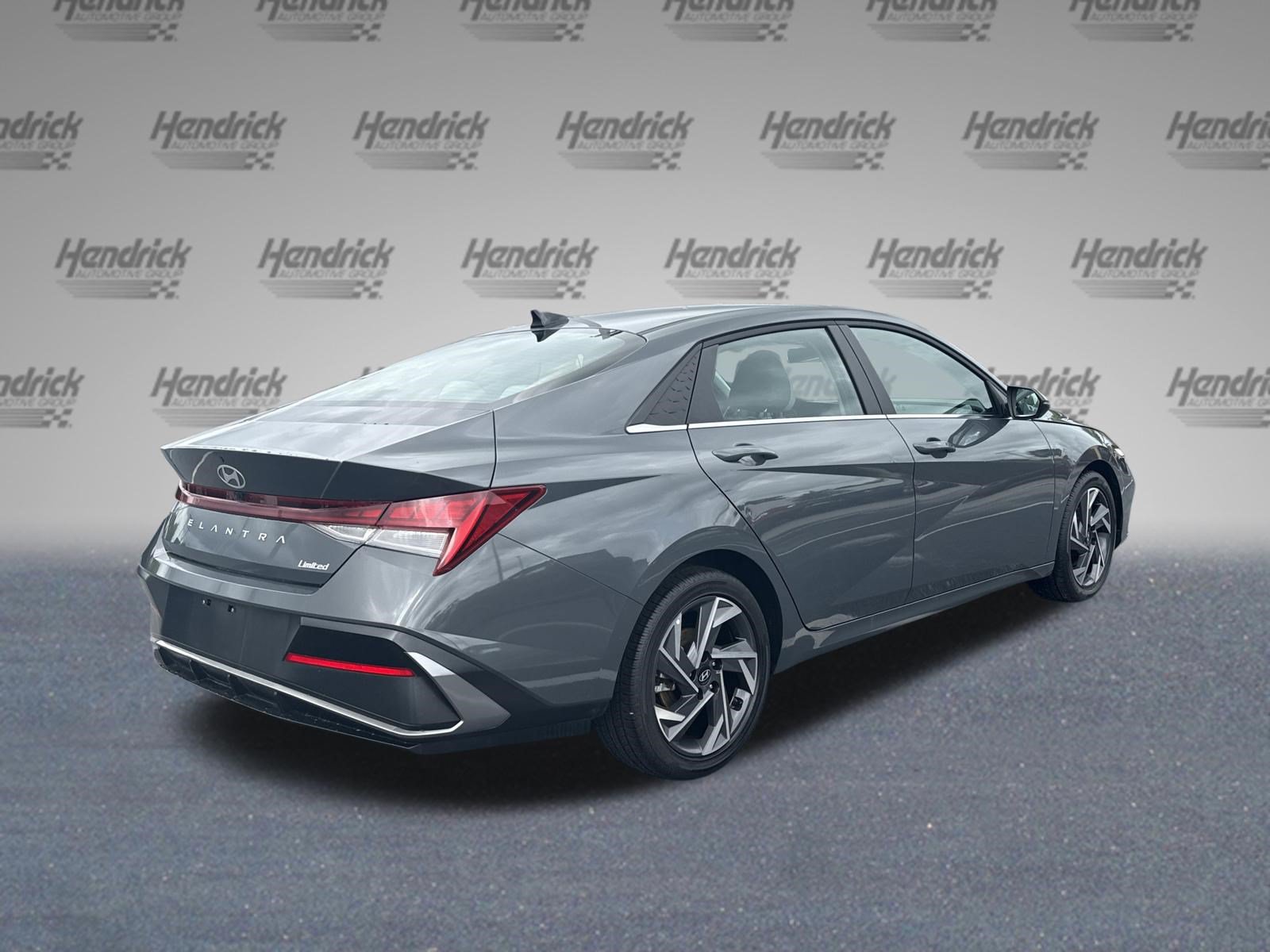 Used 2025 Hyundai Elantra Limited FWD image 9