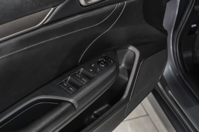 Used 2018 Honda Civic EX-L image 34