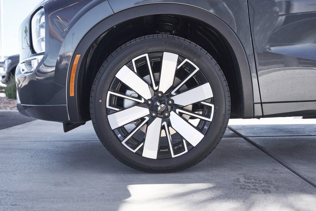 Used 2025 Mitsubishi Outlander SEL FWD image 3